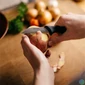 Kép 4/4 - Hámozókés, 7 cm, FISKARS "Essential"