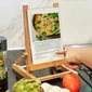 Kép 2/3 - Kikkerland OR103 fából, festőállvány formájú tablettartó